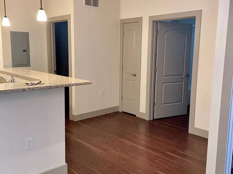 631 N College Ave — Photo 20