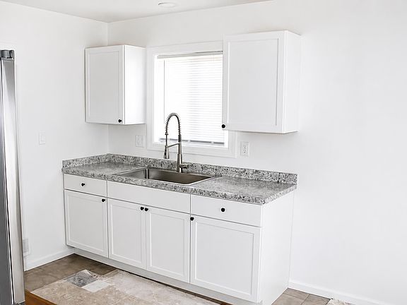 3rd image of 27835 Oneil St