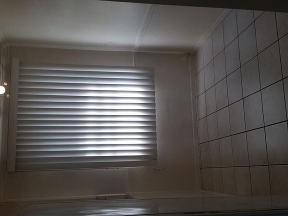 4th image of 1007 N Buena Vista St