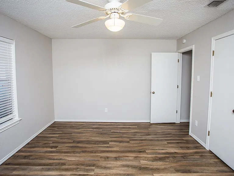 3401 Essex Ave — Photo 16