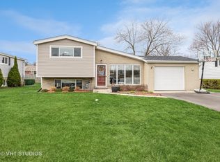 216 Valerie Ct, Glenview, IL 60025