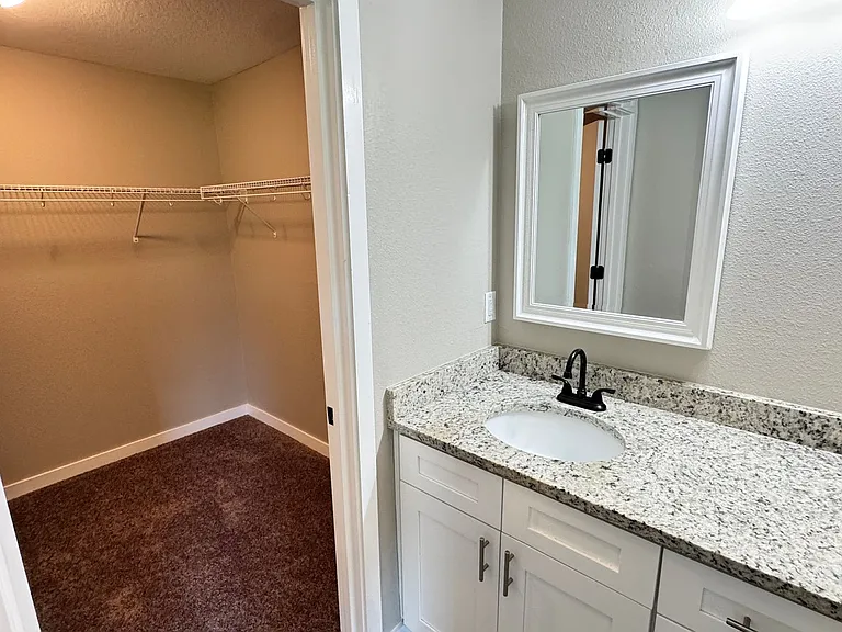 8833 Hampshire Dr — Photo 30