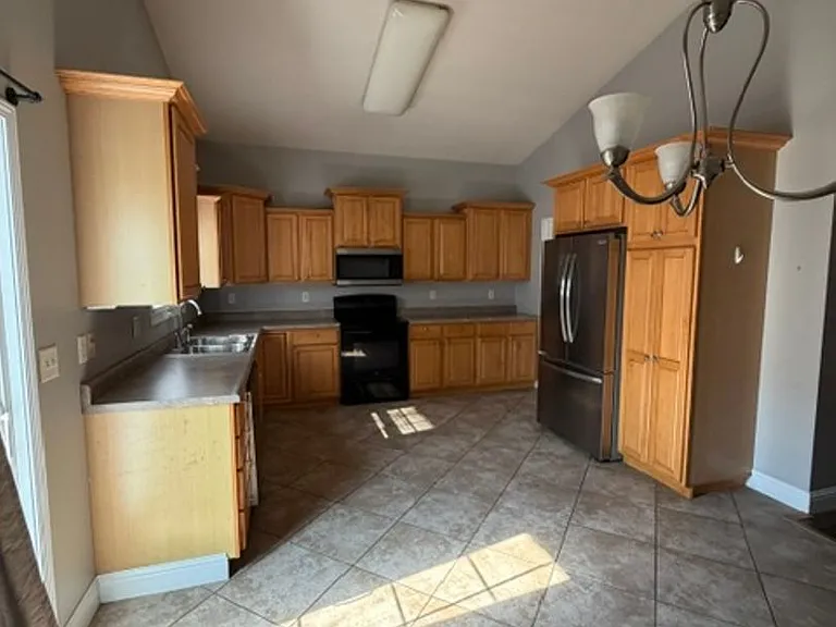 410 Goldenrod Dr — Photo 2