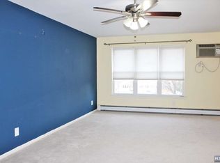 47 Riverview Ct, Secaucus, NJ 07094
