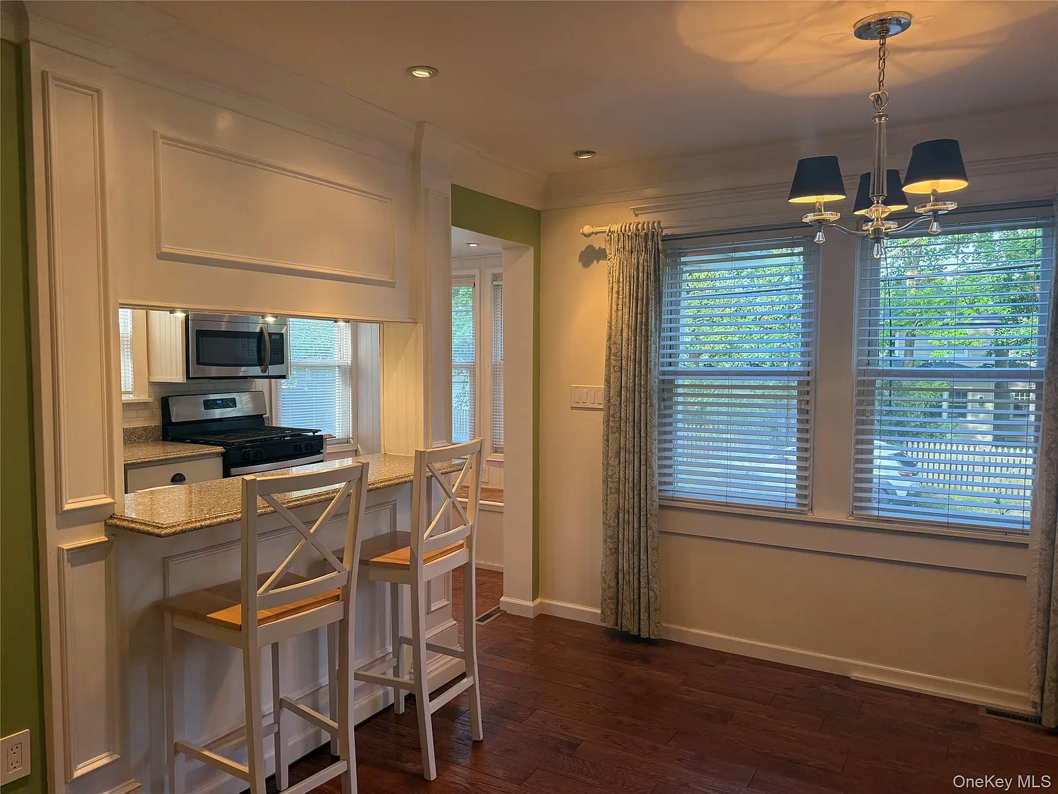2 bed, 1.5 bath, 824 sqft, $4,900 — Photo 3