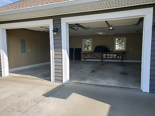 XL Garage/ Workbench/Storage