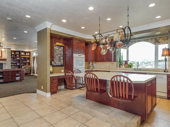 860 E Holroyd Dr, South Ogden, UT 84403