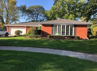 922 Tomawadee Dr, Park Ridge, IL 60068