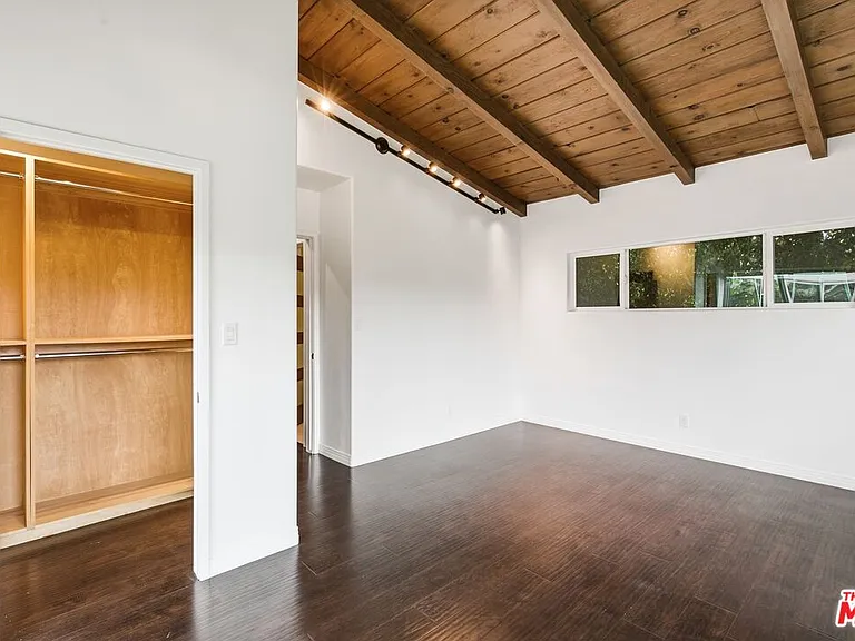 3476 Troy Dr — Photo 35