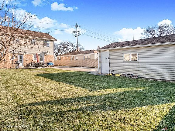 5th image of 3424 Scott St