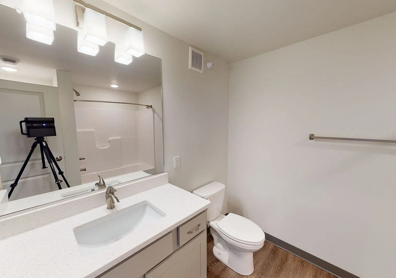 1520 NW Irvinedale Dr — Photo 3