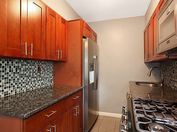 4th image of 125 15th St APT C1