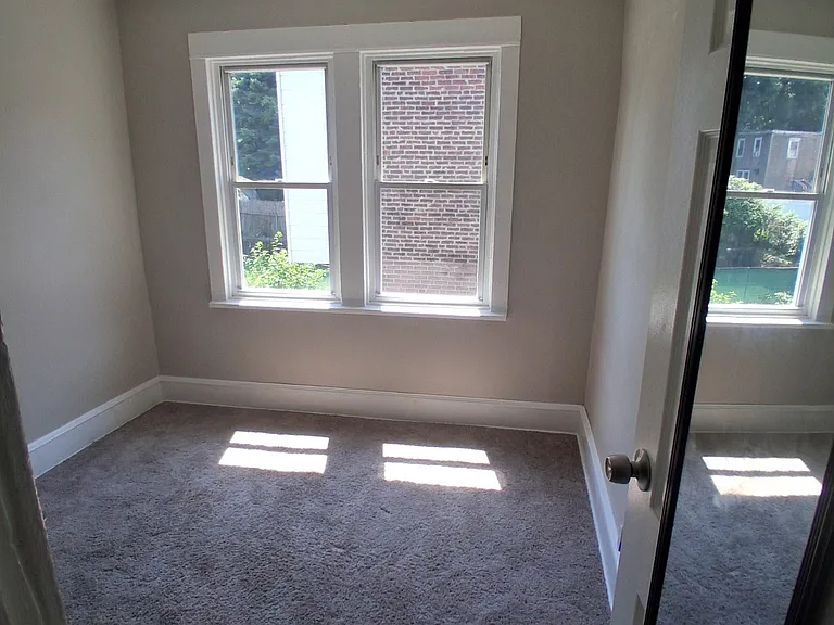 538 Clifton Ave — Photo 5