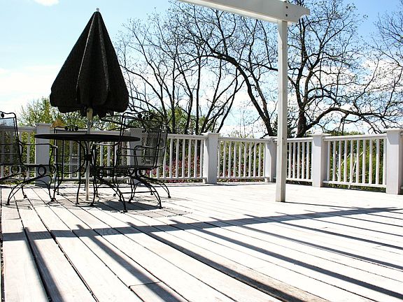 Massive Deck. Perfect for Entertaining