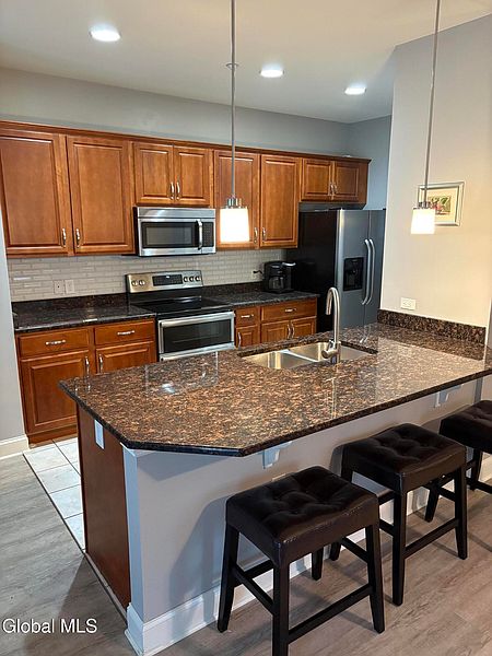 3rd image of 107 Kelly Circle