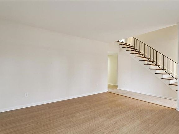 2nd image of 124 Eastwood Dr