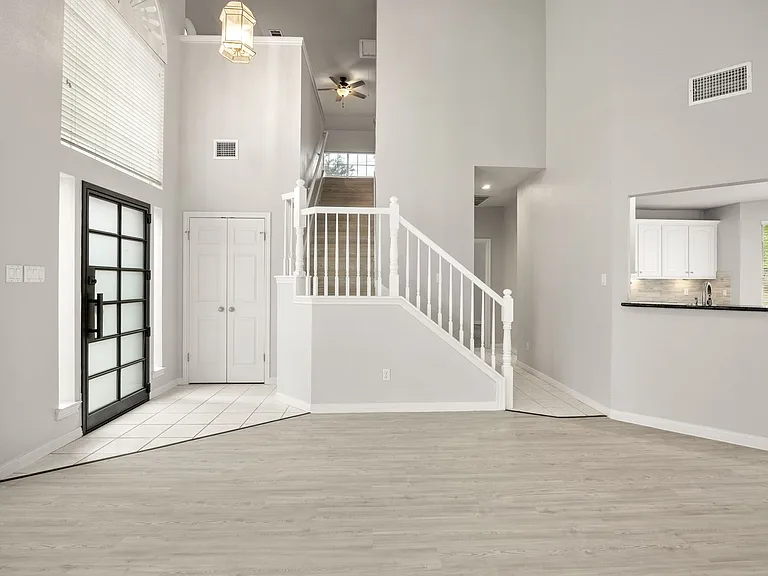 1604 Lakeway Blvd — Photo 3