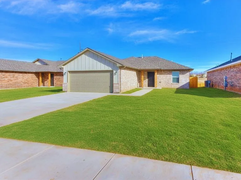1616 Highland Loop — Photo 1