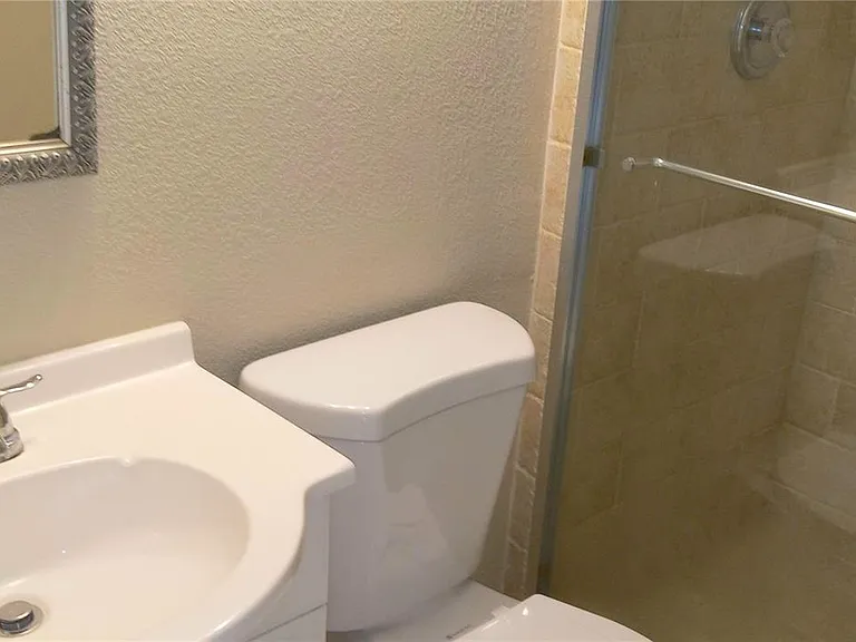 3841 Victoria Dr #14D — Photo 15