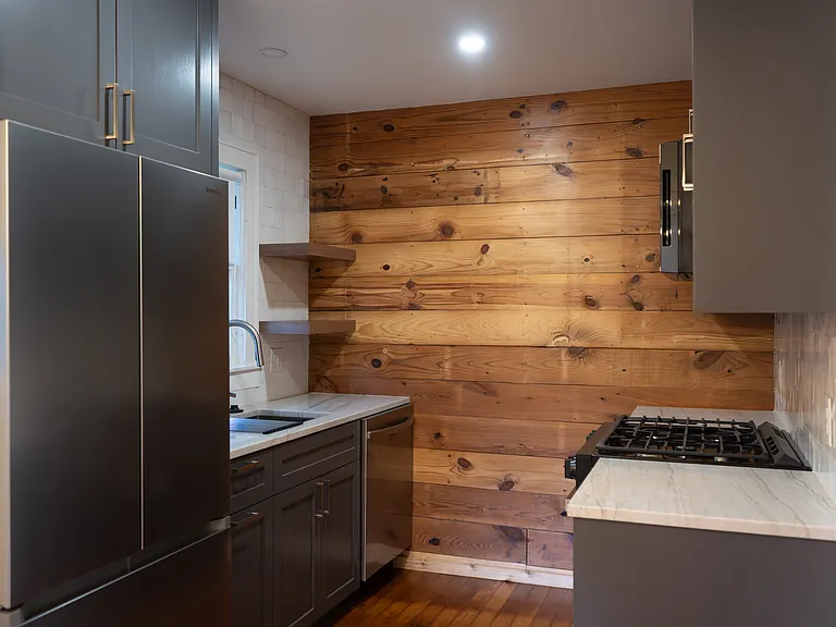 1609 Alameda Dr — Photo 3