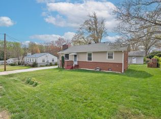 12 N Acres Dr, Greenville, SC 29609