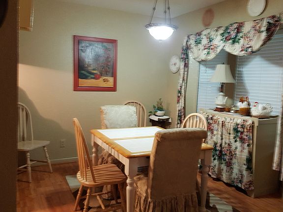 Dining room with bay window