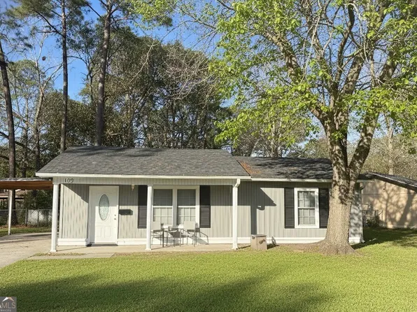109 Pointe South Dr, Hinesville, GA 31313