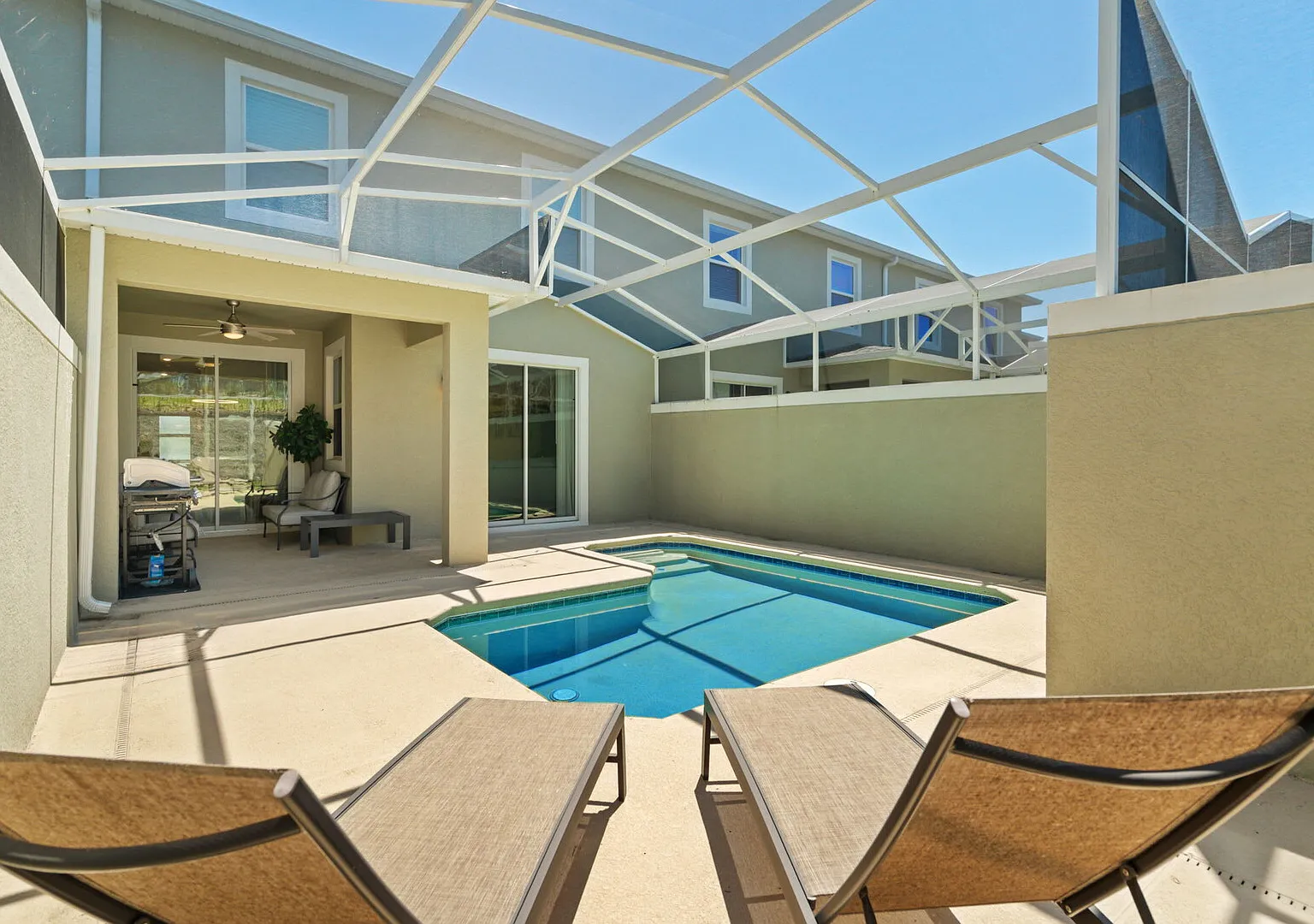 Magical Themed Home with Pool in Top Resort — Photo 2