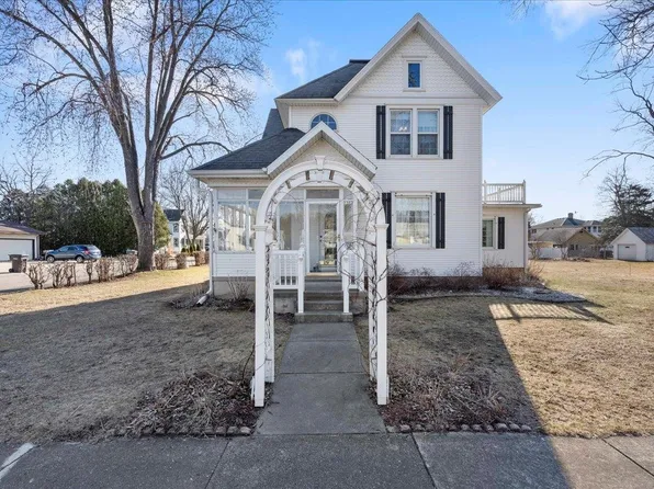 1503 Blue Mounds St, Black Earth, WI 53515