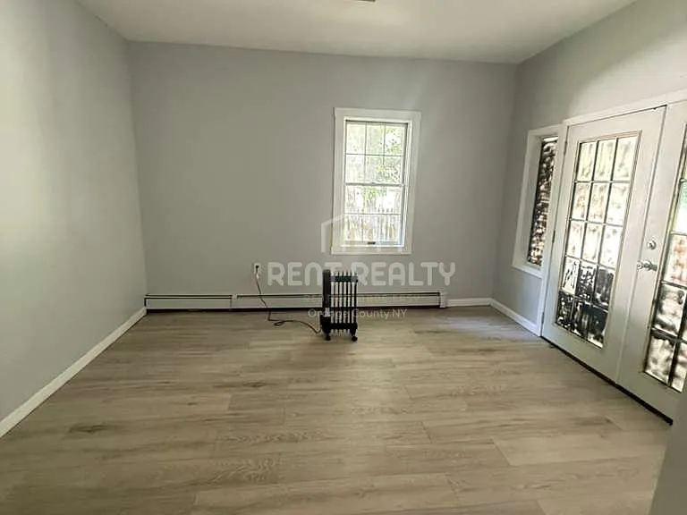 12 Falkirk Ave — Photo 2