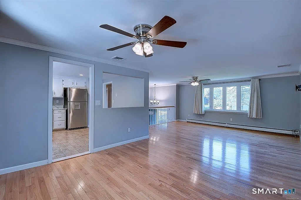 3 bed, 2.5 bath, 2630 sqft, $4,200 — Photo 3