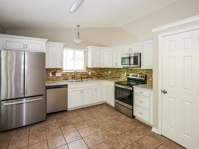 137 Lantana Dr — Photo 9