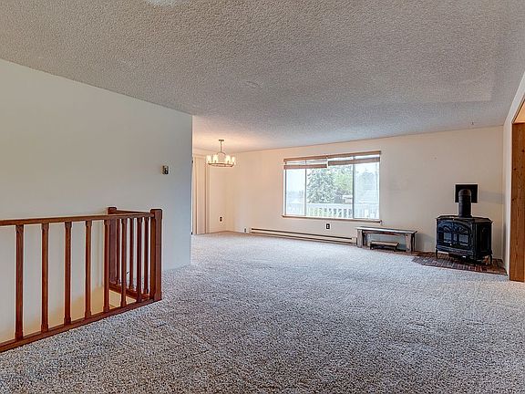 5th image of 204 NE 8th St