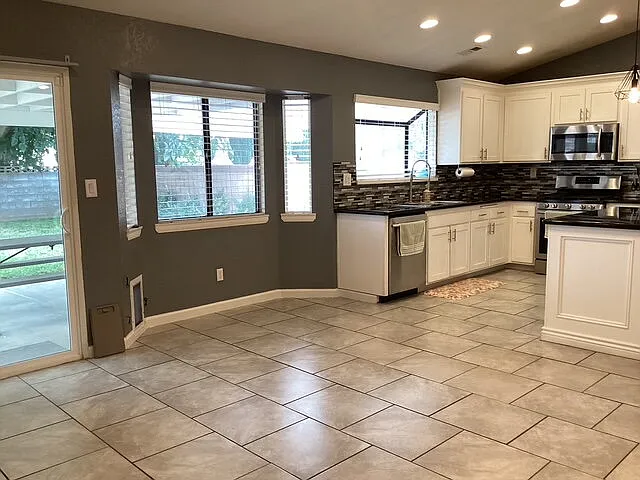 3129 Golfwood Ct — Photo 10