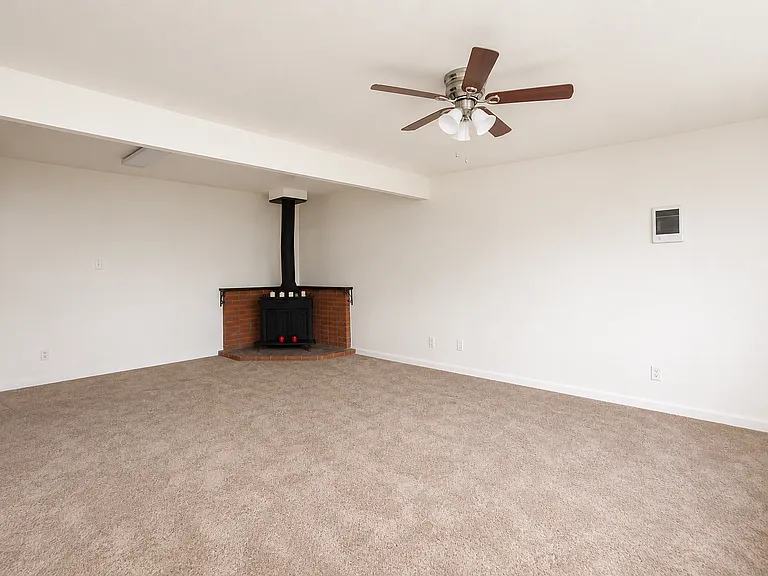 1201 Holly Ave — Photo 5