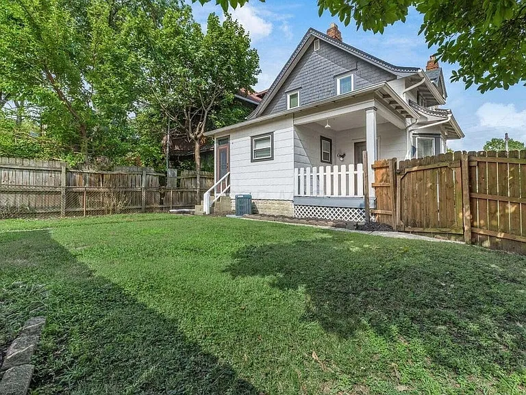 2339 Summit St — Photo 35
