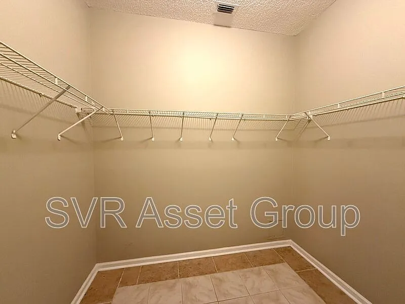 3 bed, 2.0 bath, 1485 sqft, $2,050 — Photo 2