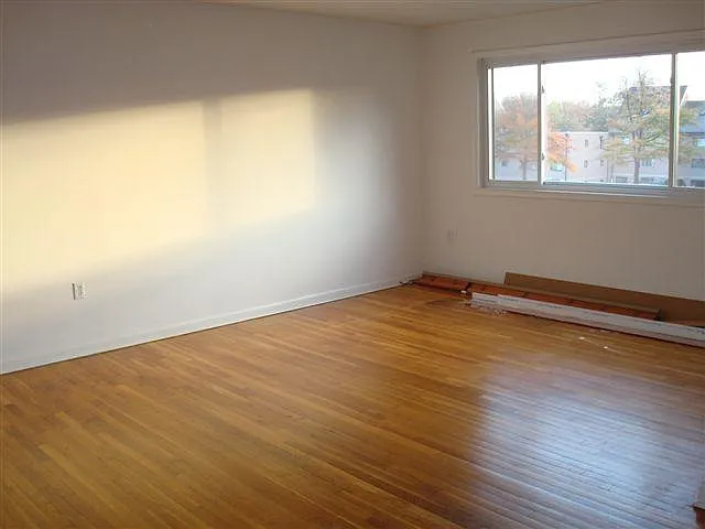 1 bed, 1050 sqft, $1,700 — Photo 2
