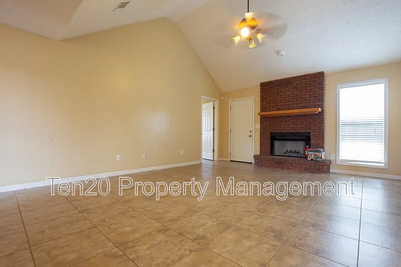 4 bed, 2.0 bath, 1684 sqft, $1,750 — Photo 4