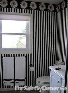 Main Bathroom : Shower bathtub combination.