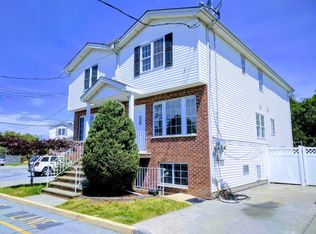 33 Gloria Ct, Staten Island, NY 10302