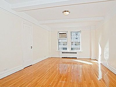 2nd image of 11 E 84th St