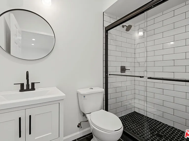 11510 Fenton Ave — Photo 9