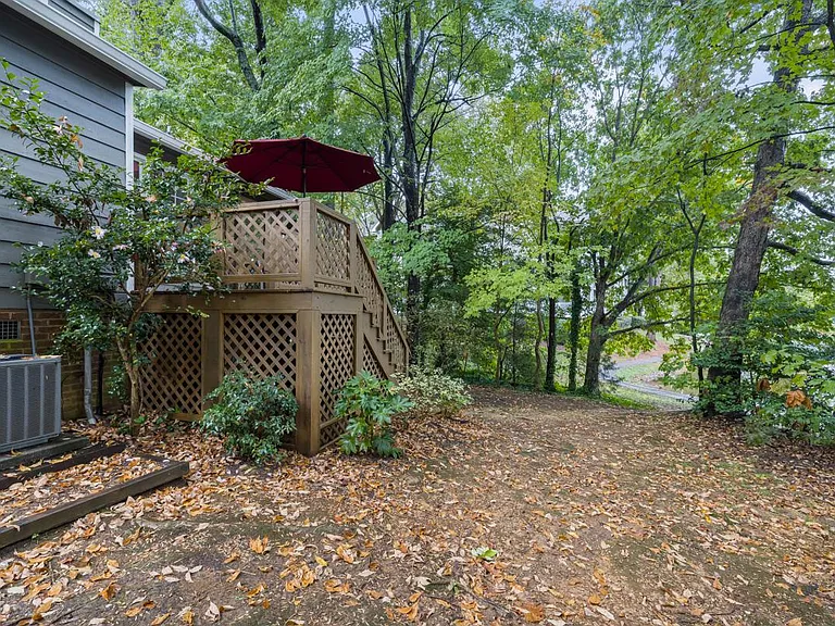144 Lake Hollow Cir — Photo 24