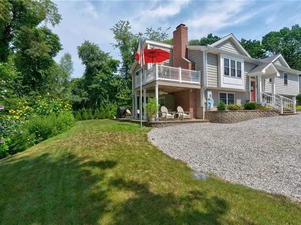 35 Griswold Rd E, Niantic, CT 06357