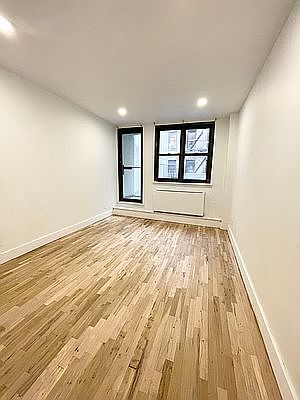 3rd image of 207 E 37th St #2KA