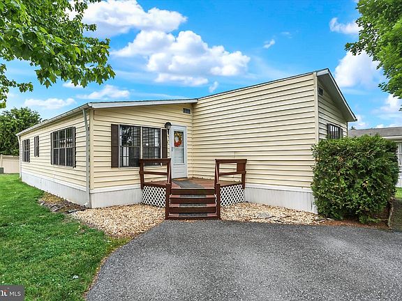 4th image of 10 Meadow Run Pl