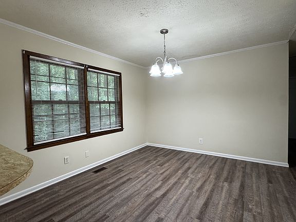 4th image of 3633 Oakland Ln