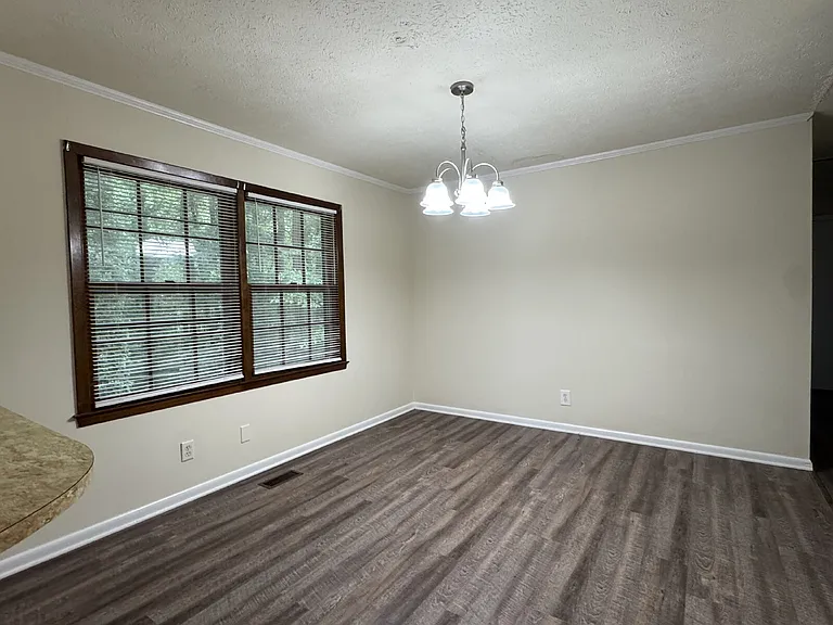 3633 Oakland Ln — Photo 4