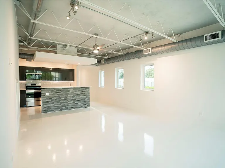 1413 NE 5th Ave #1 — Photo 9